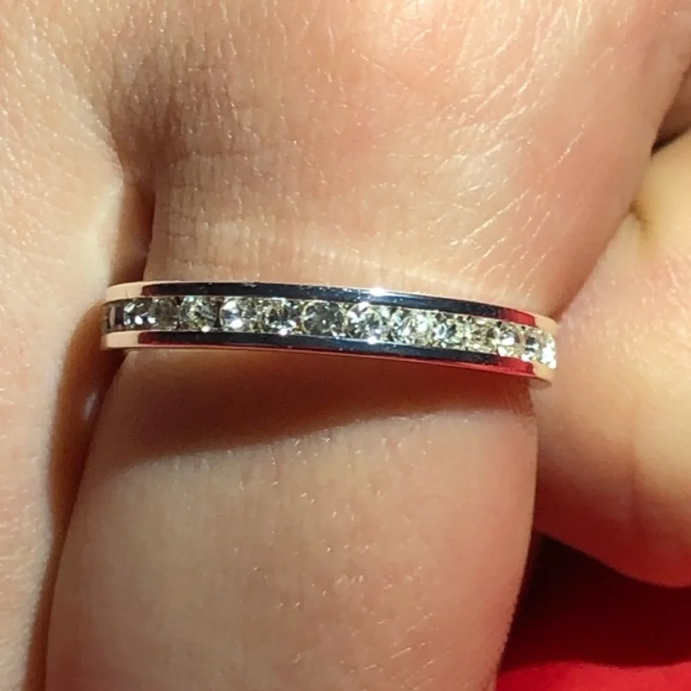 Woman’s Fashion Diamond CZ 💎 band size 8